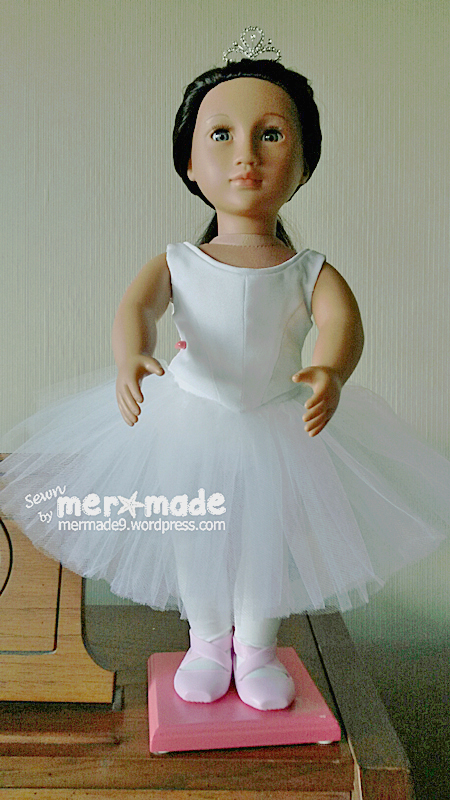 MERmade9 made this gorgeous Romantic tutu and bodice using Lee & Pearl Pattern 1072: Corps de Ballet for 18 Inch Dolls. Find this gorgeous pattern in the Lee & Pearl Etsy store!