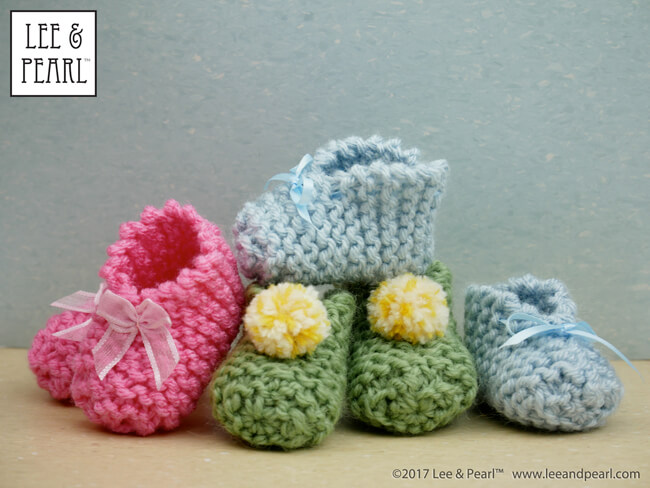 Make super-easy, super-cute knitted slippers for 18 inch dolls — download the FREE craft pattern from Lee & Pearl today.