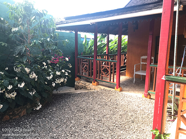 We’ve got a newsletter treat this week! Join Lee in JAMAICA as she goes fabric shopping in Ocho Rios and finds sewing machines — and beautiful dolls — in the mountains at the Bob Marley birthplace museum.