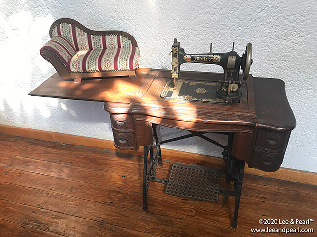 We’ve got a newsletter treat this week! Join Lee in JAMAICA as she goes fabric shopping in Ocho Rios and finds sewing machines — and beautiful dolls — in the mountains at the Bob Marley birthplace museum.