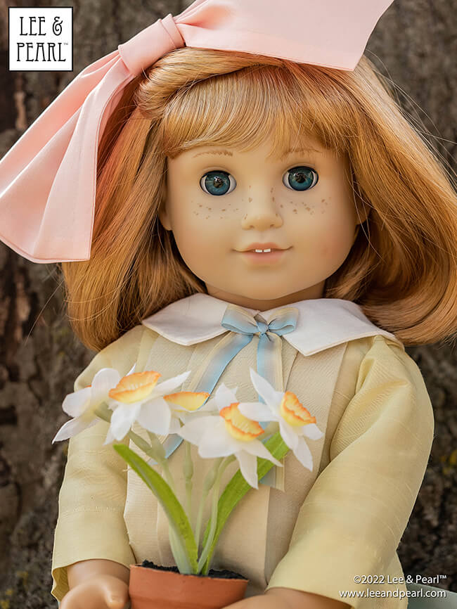 Happy Easter from Lee & Pearl! In this holiday pictorial, join our American Girl® doll Nellie as she explores a hidden garden, dressed in a lovely silk dress embellished with ribbons and bows, accompanied by seasonal props from our FREE tutorial and printable collection and the craft store floral and spring decor aisles.