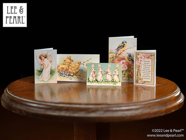 Happy Easter from Lee & Pearl! Celebrate the holiday with your dolls by downloading our new FREE printable package to make your own, perfectly scaled vintage Easter cards.