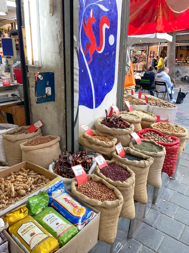 Lee & Pearl Went to ISRAEL — Part One. Join us as we explore Tel Aviv's history, architecture and amazing shopping — including the Old Jaffa flea market, Carmel Market, Levinksy Market, HaTikva Market, the weird and wonderful Dizengoff Center and the Nahalat Binyamin Street textile district, where we purchased fabulous fabric! Stay tuned next week as we venture out of Tel Aviv to Caesarea, Haifa and of course – Jerusalem.