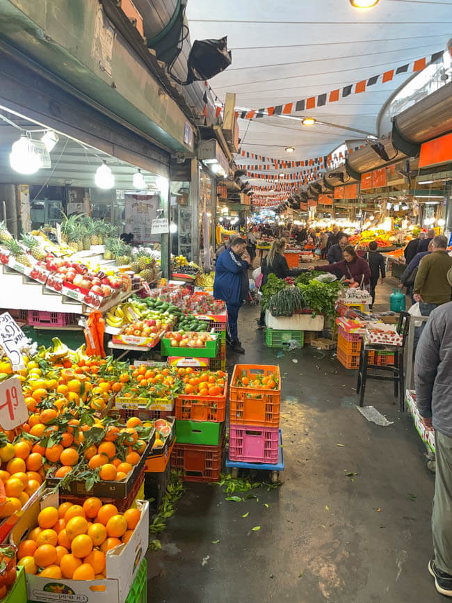 Lee & Pearl Went to ISRAEL — Part One. Join us as we explore Tel Aviv's history, architecture and amazing shopping — including the Old Jaffa flea market, Carmel Market, Levinksy Market, HaTikva Market, the weird and wonderful Dizengoff Center and the Nahalat Binyamin Street textile district, where we purchased fabulous fabric! Stay tuned next week as we venture out of Tel Aviv to Caesarea, Haifa and of course – Jerusalem.
