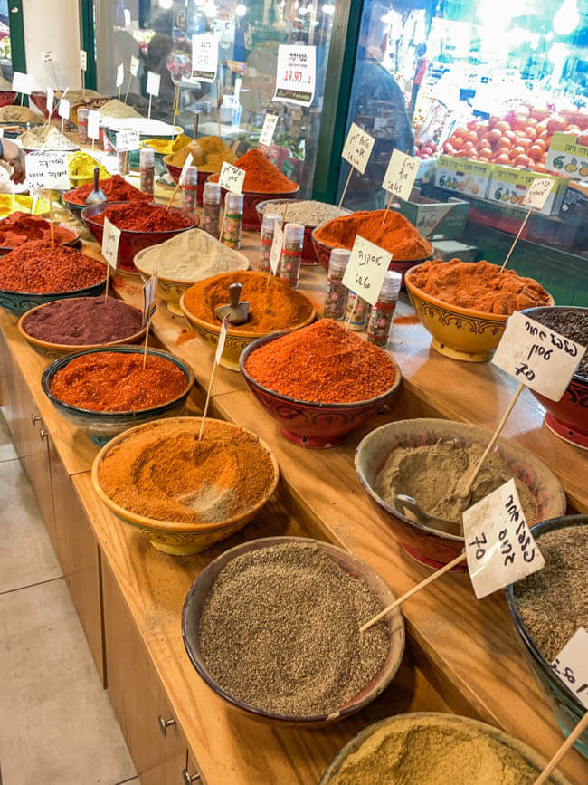 Lee & Pearl Went to ISRAEL — Part One. Join us as we explore Tel Aviv's history, architecture and amazing shopping — including the Old Jaffa flea market, Carmel Market, Levinksy Market, HaTikva Market, the weird and wonderful Dizengoff Center and the Nahalat Binyamin Street textile district, where we purchased fabulous fabric! Stay tuned next week as we venture out of Tel Aviv to Caesarea, Haifa and of course – Jerusalem.