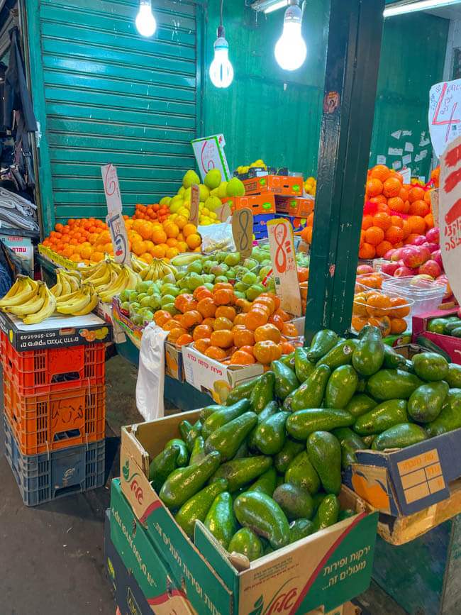 Lee & Pearl Went to ISRAEL — Part One. Join us as we explore Tel Aviv's history, architecture and amazing shopping — including the Old Jaffa flea market, Carmel Market, Levinksy Market, HaTikva Market, the weird and wonderful Dizengoff Center and the Nahalat Binyamin Street textile district, where we purchased fabulous fabric! Stay tuned next week as we venture out of Tel Aviv to Caesarea, Haifa and of course – Jerusalem.